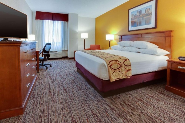 Drury Inn & Suites West Des Moines image 12